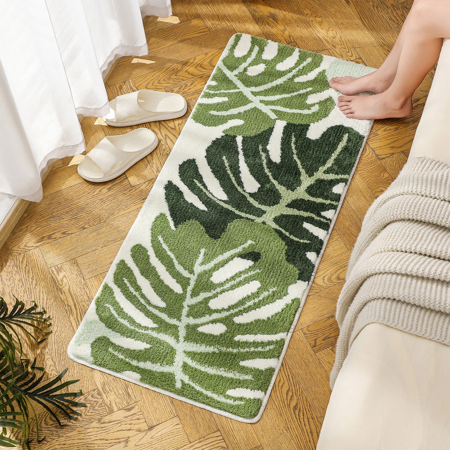 Green Monstera Leaves Runner Mat, Tufted Mat for Bedroom or Bathroom, 19.7